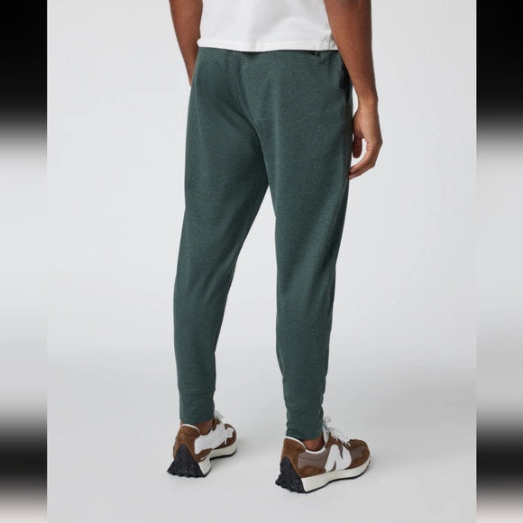 Vuori Sunday Performance Jogger - Picture 2 of 5